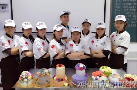 “白富美”来袭！刘清烘焙培训学校让您不愁生意不火爆？