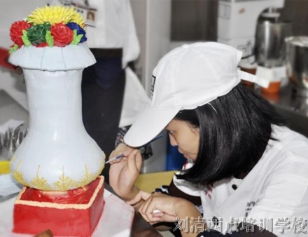 【涨见识】看到他们学韩式裱花蛋糕，瞬间感觉自己low爆了！