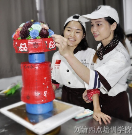 【涨见识】看到他们学韩式裱花蛋糕，瞬间感觉自己low爆了！