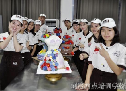 【涨见识】看到他们学韩式裱花蛋糕，瞬间感觉自己low爆了！