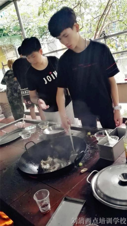 刘清烘焙培训学校快乐大家庭【在一起】活动！