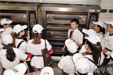 学烘焙哪里好？怎能错过独家的开店实战特训营呢