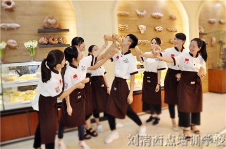 今天，整个烘焙界都在疯传这个烘焙培训学校22张照片！