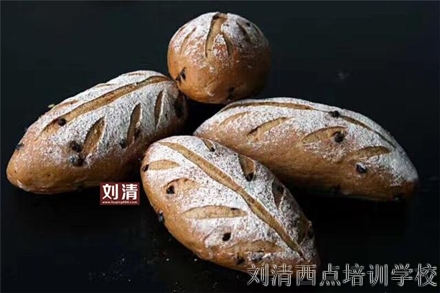 今天，整个烘焙界都在疯传这个烘焙培训学校22张照片！
