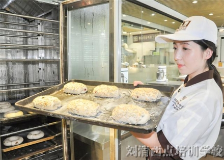今天，整个烘焙界都在疯传这个烘焙培训学校22张照片！
