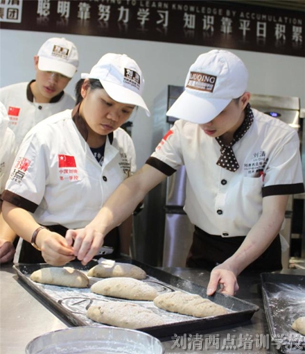 今天，整个烘焙界都在疯传这个烘焙培训学校22张照片！