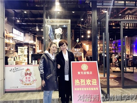 厉害了这家烘焙培训学校，学员蛋糕店新开张，个个都来打听高效开店秘诀！