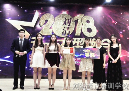 【震惊】刘清烘焙培训学校庆五一大型联欢晚会，承包了一年的快乐与感动！