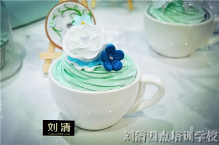 厉害,这家烘焙培训学校这款甜品台,居然成为了婚礼季的爆单王 厉害,这家烘焙培训学校这款甜品台,居然成为了婚礼季的爆单王